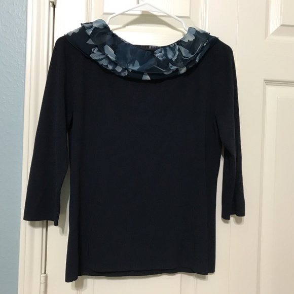 A lady’s top in good condition - Picture 3 of 3